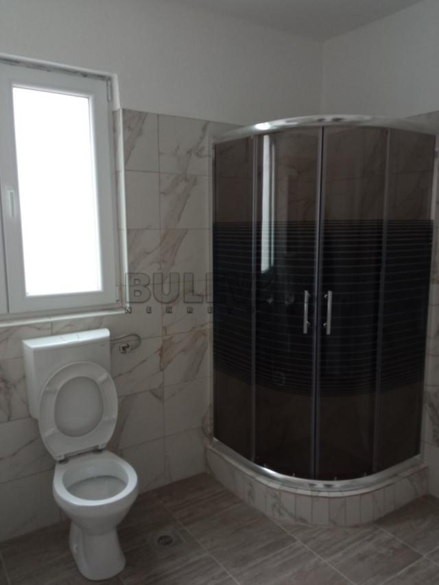 Stambeno poslovni objekat, Korićani, Kragujevac, površina 343 m2, plac 489 m2