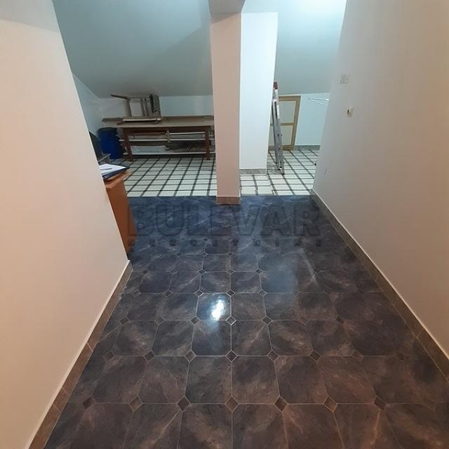 Lux porodična kuća, 250m2, plac 211m2, Donja Vrežina