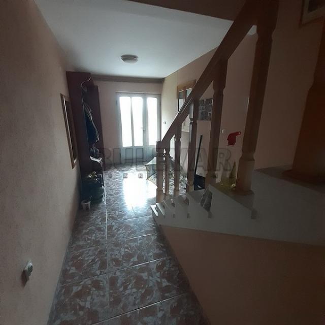 Lux porodična kuća, 250m2, plac 211m2, Donja Vrežina