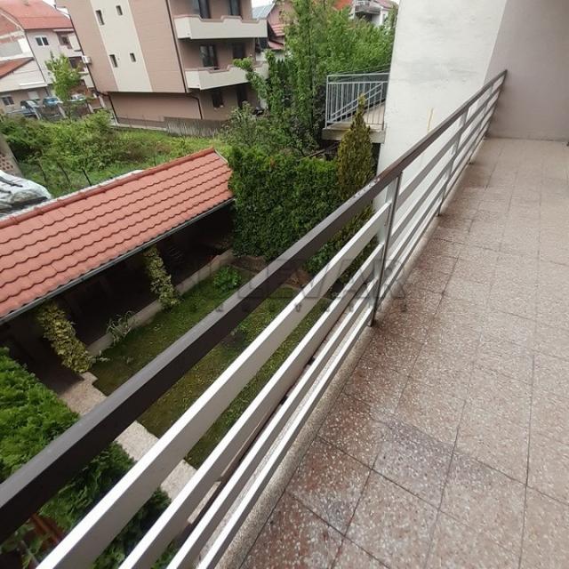 Lux porodična kuća, 250m2, plac 211m2, Donja Vrežina