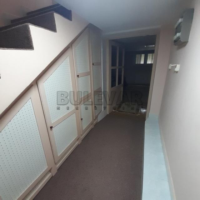 Lux porodična kuća, 250m2, plac 211m2, Donja Vrežina