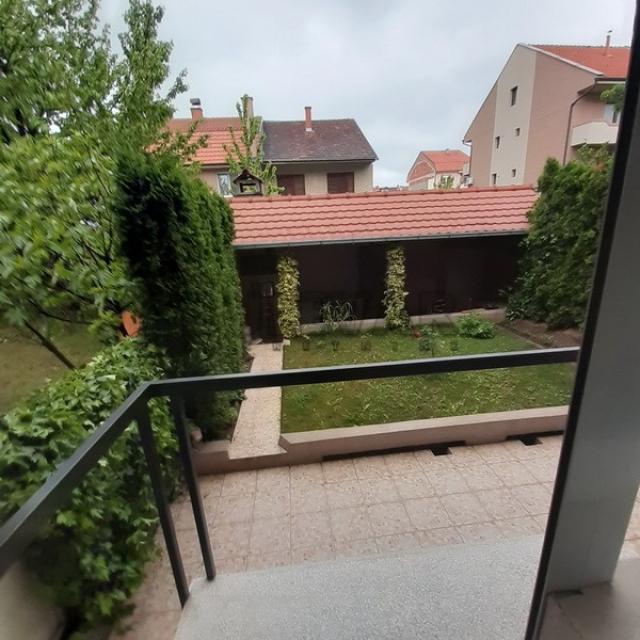 Lux porodična kuća, 250m2, plac 211m2, Donja Vrežina