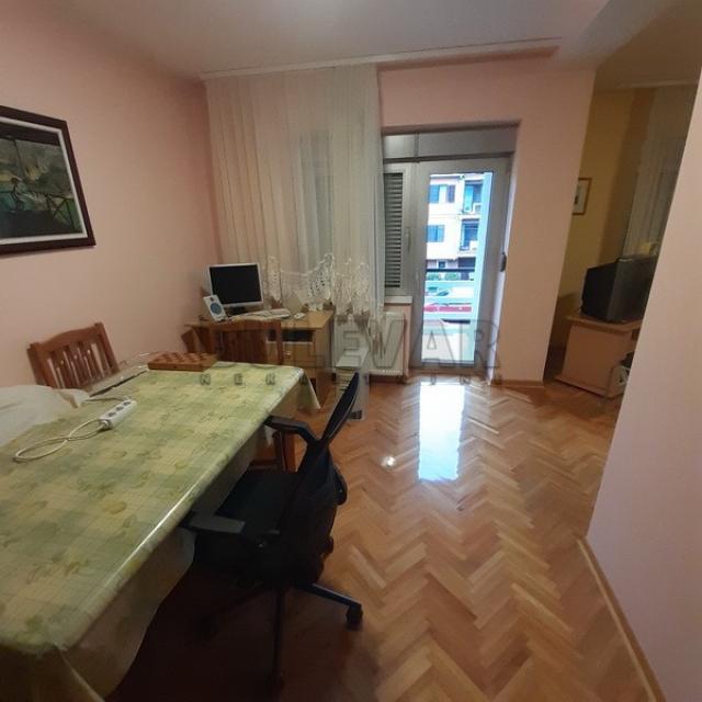 Lux porodična kuća, 250m2, plac 211m2, Donja Vrežina