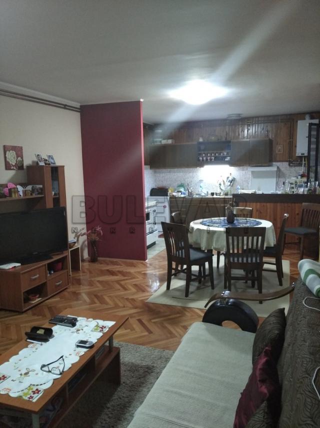 Kuća, 150 m2, na placu od 5 ari