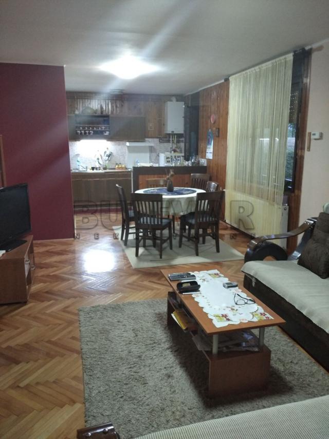 Kuća, 150 m2, na placu od 5 ari