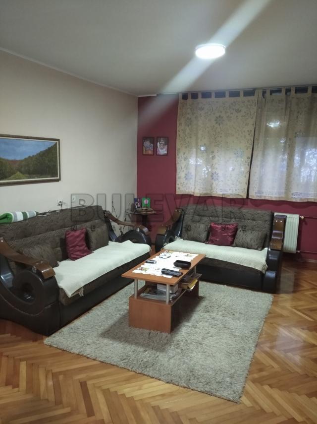 Kuća, 150 m2, na placu od 5 ari