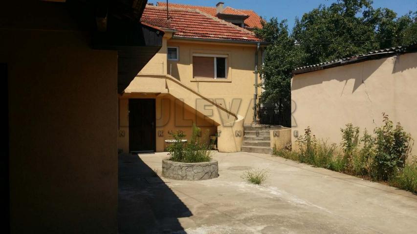 Apartmanska kuća  311m2, 5. 24a, Pantelej