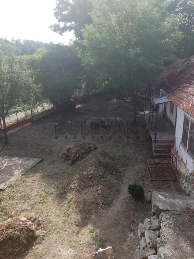 Kuća sa lokalima u Grejaču kod Aleksinca, 126 m2, na 11 ari placa