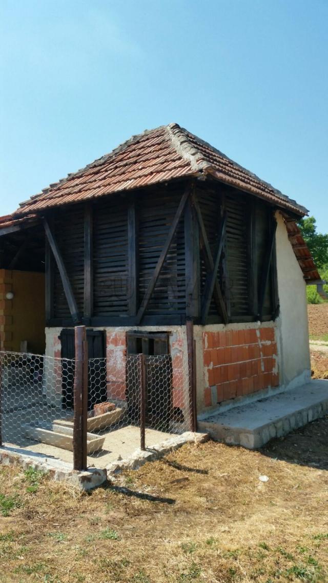 Porodična kuća, na placu od 24a, 121m2, Gadžin Han