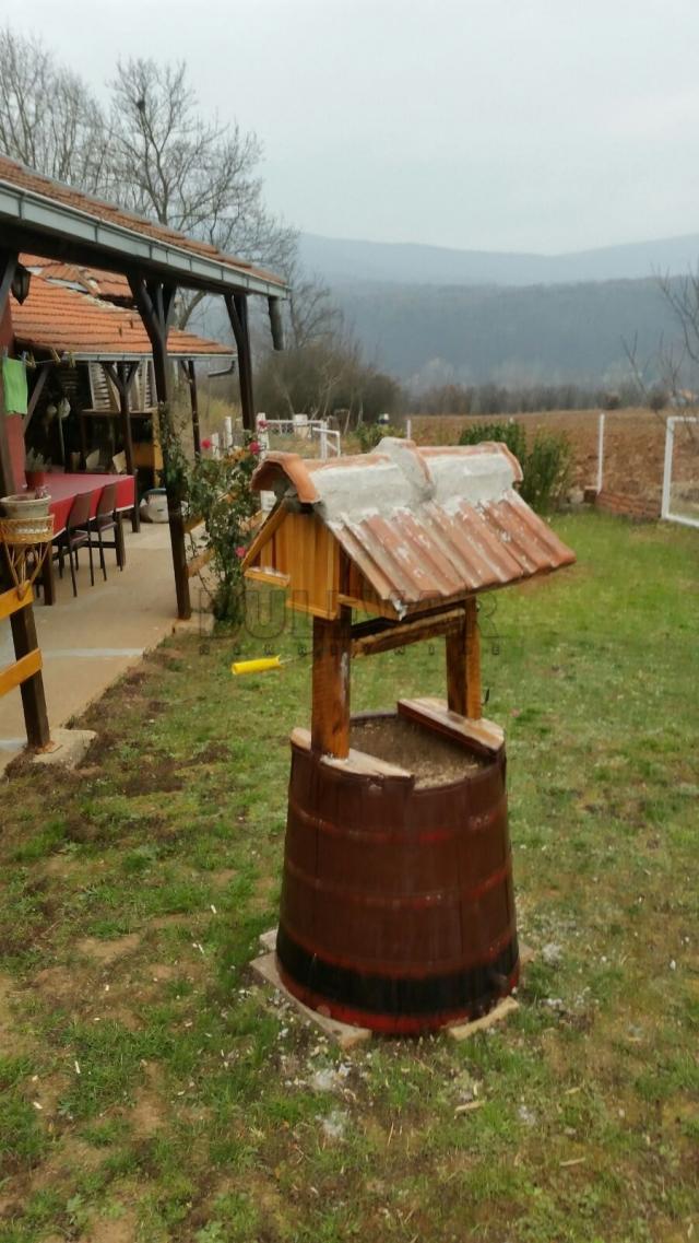 Porodična kuća, na placu od 24a, 121m2, Gadžin Han