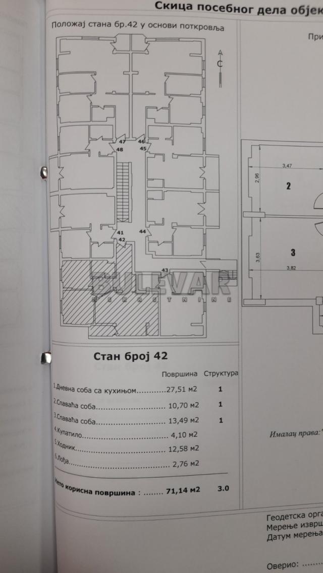 Trosoban  stan, peti sprat, potkrovlje, 71 m2, 