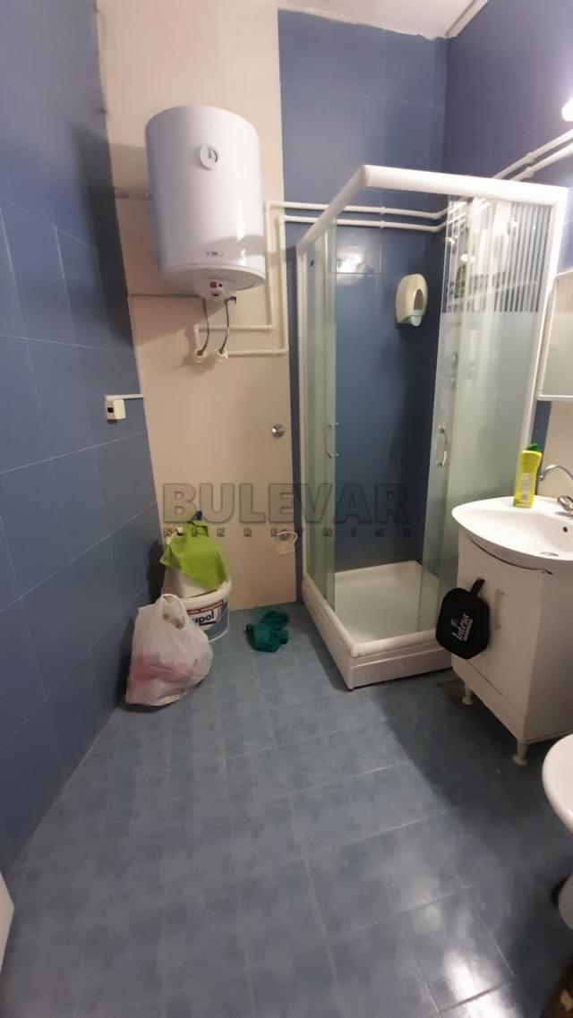 Garsonjera, apartman, 33 m2, treći sprat, lift, Gorča