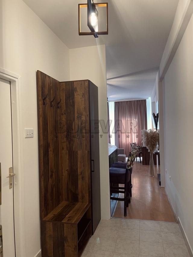 Garsonjera, apartman, 33 m2, treći sprat, lift, Gorča