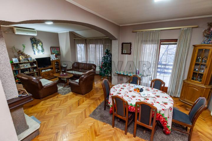 Moderna, kvalitetna kuća, tri nivoa, 200 m2, plac  252 m2