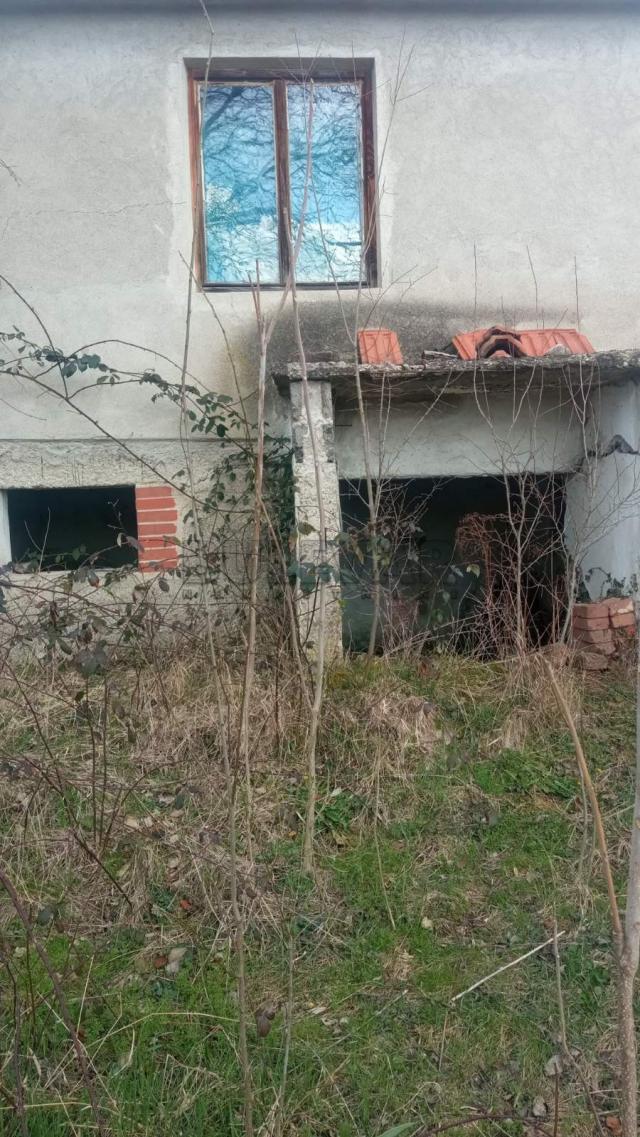 Kuća u Batočini, selo Batočina, 25 m2, plac 1348 m2