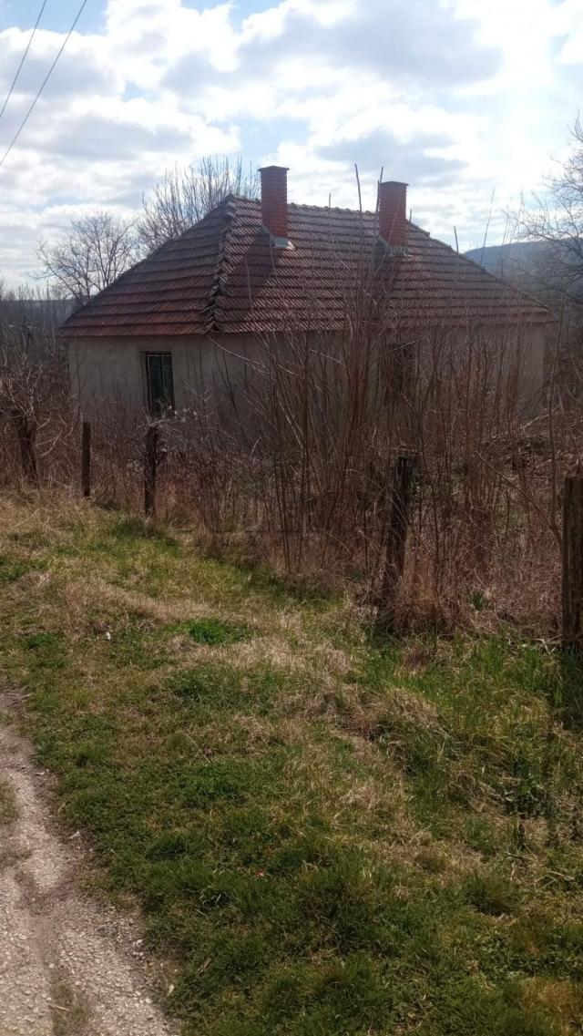 Kuća u Batočini, selo Batočina, 25 m2, plac 1348 m2