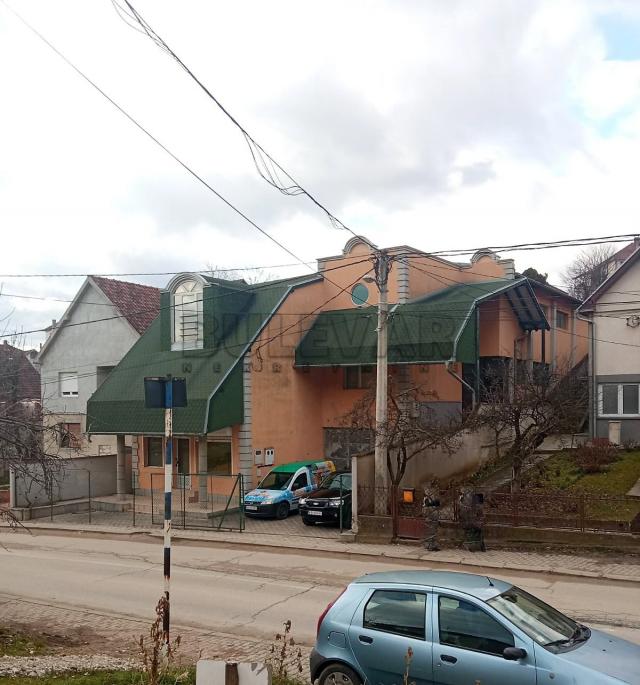 Poslovna zgrada u Kragujevcu  576 m2, plac 441 m2