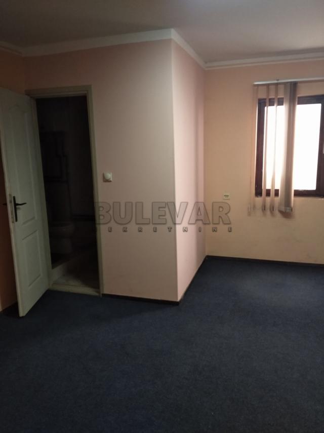 Poslovna zgrada u Kragujevcu  576 m2, plac 441 m2