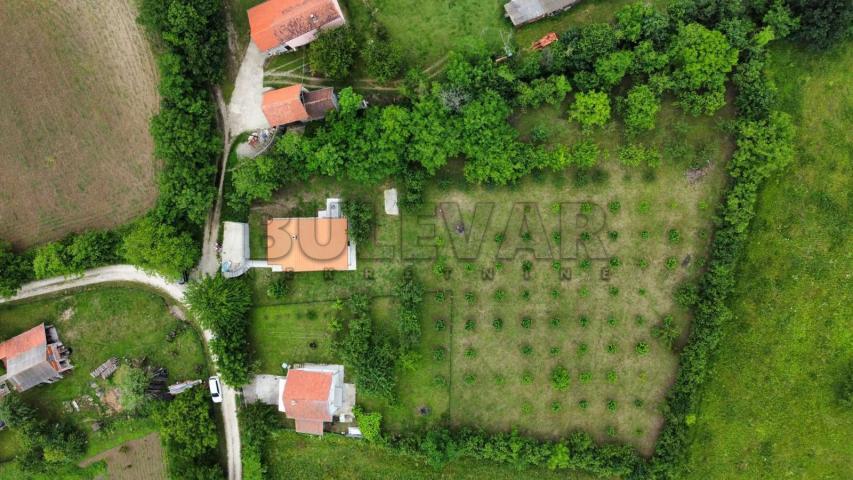 Nova kuća u Ždraljici i zemljište od 1. 5 ha