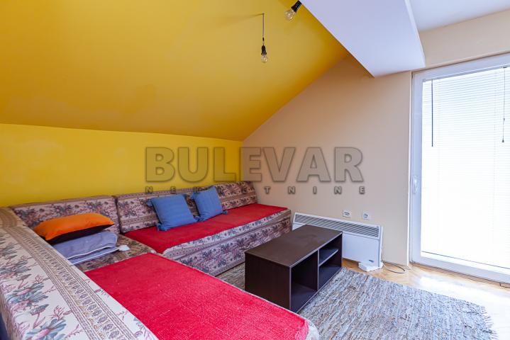 KUĆA NA BUBNJU, kod hotela Tami Residence, dvorište 118m2, 186m2