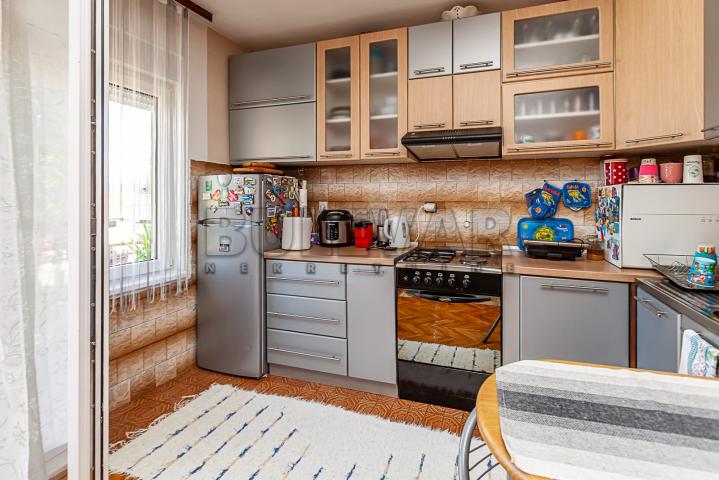 KUĆA NA BUBNJU, kod hotela Tami Residence, dvorište 118m2, 186m2