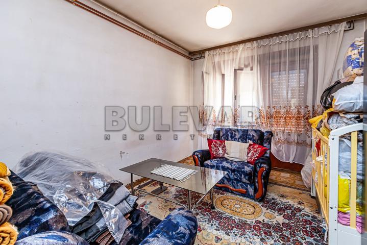 KUĆA NA BUBNJU, kod hotela Tami Residence, dvorište 118m2, 186m2