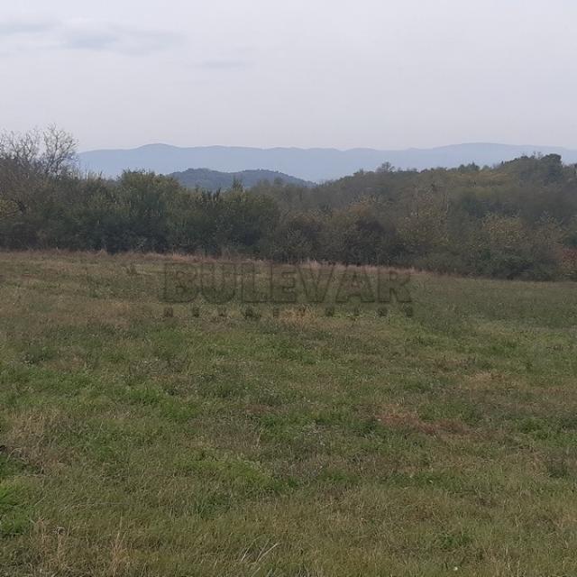 Plac, površine 5404m2, Knez selo