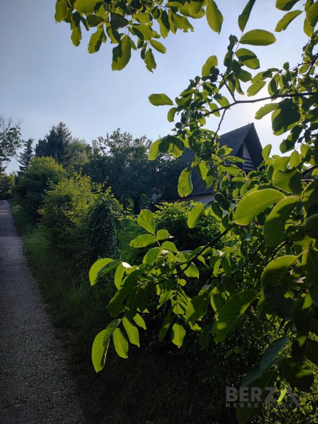 PRODAJE SE UKNJIŽENA KUĆA U BOCKAMA