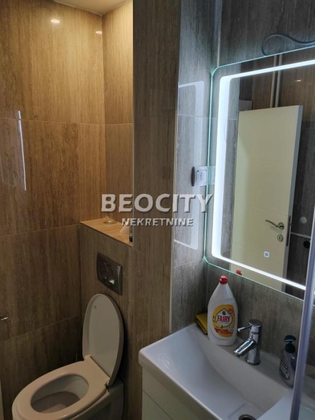 Vračar, Hram Svetog Save, Šumatovačka, 2. 5, 55m2, 1000EUR