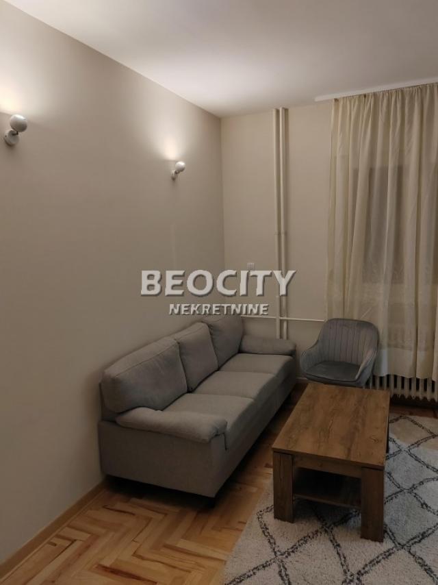 Vračar, Hram Svetog Save, Šumatovačka, 2. 5, 55m2, 1000EUR