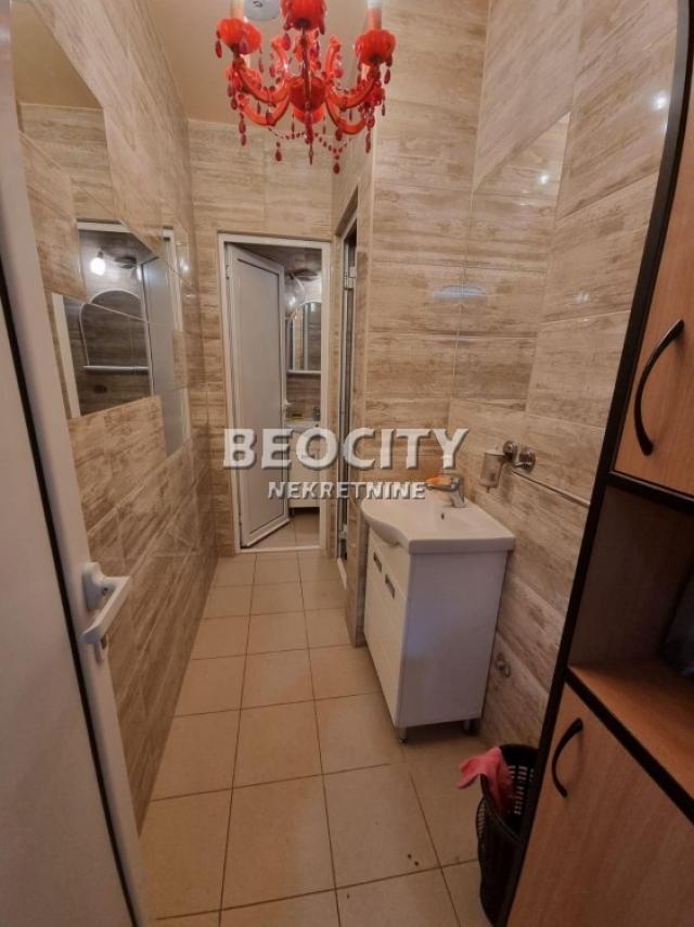 Čačak, Konjevići, Bulevar oslobodioca Čačka, 5. 0, 398m2, 2400EUR