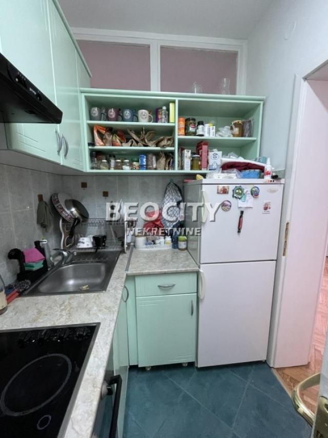 Novi Sad, Centar, Trg Marije Trandafil, 1. 5, 38m2, 100000EUR