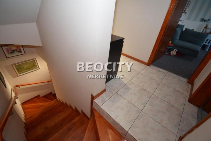 Zemun, Batajnica, Despota Ivaniša, 5. 0, 270m2, 355000EUR