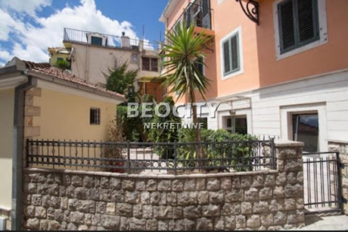 Herceg Novi, Stari grad, Njegoševa, 2. 0, 105m2, 350000EUR