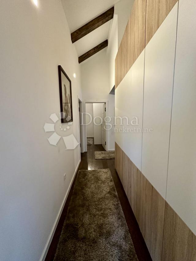 PENTHOUSE 140M2 kompletno namješten PRILIKA!! 300m od mora 