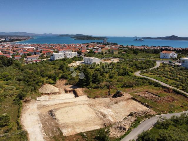 VODICE MODERNE UND LUXURIÖSE WOHNUNG MIT SCHWIMMBAD IN EINEM EINFAMILIENHAUS MIT SCHÖNER AUSSICHT