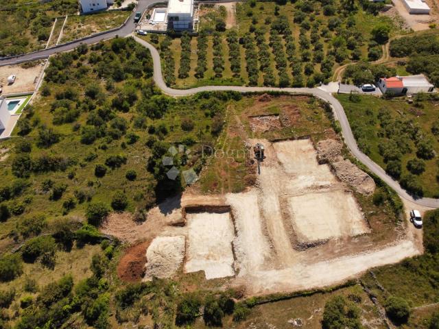 VODICE MODERNE UND LUXURIÖSE WOHNUNG MIT SCHWIMMBAD IN EINEM EINFAMILIENHAUS MIT SCHÖNER AUSSICHT