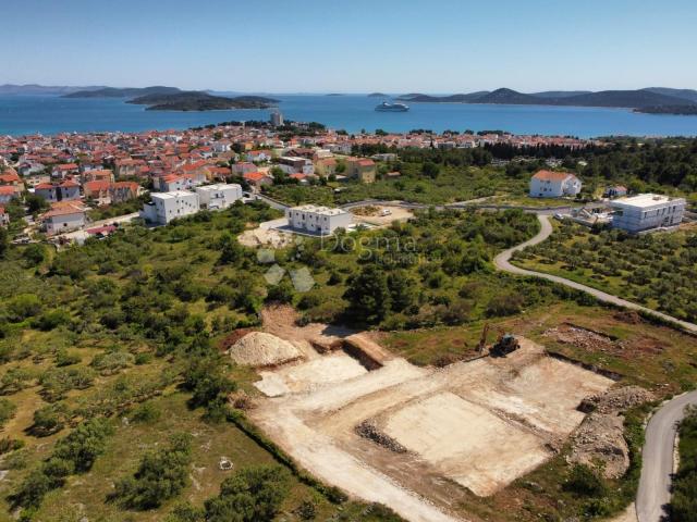 VODICE MODERNE UND LUXURIÖSE WOHNUNG MIT SCHWIMMBAD IN EINEM EINFAMILIENHAUS MIT SCHÖNER AUSSICHT