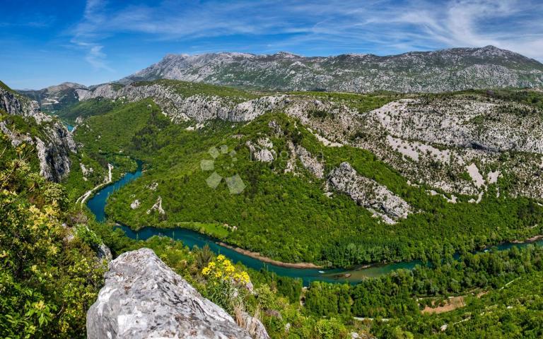 FANTASTIČAN STAN PRVI RED DO MORA 64 M2, OMIŠ