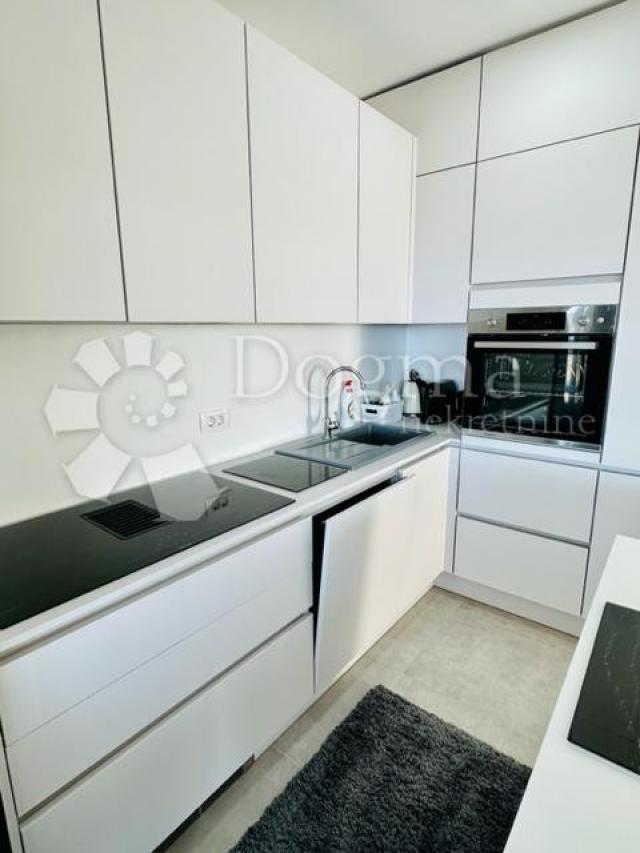 Apartman sa predivnim pogledom u Banjolu