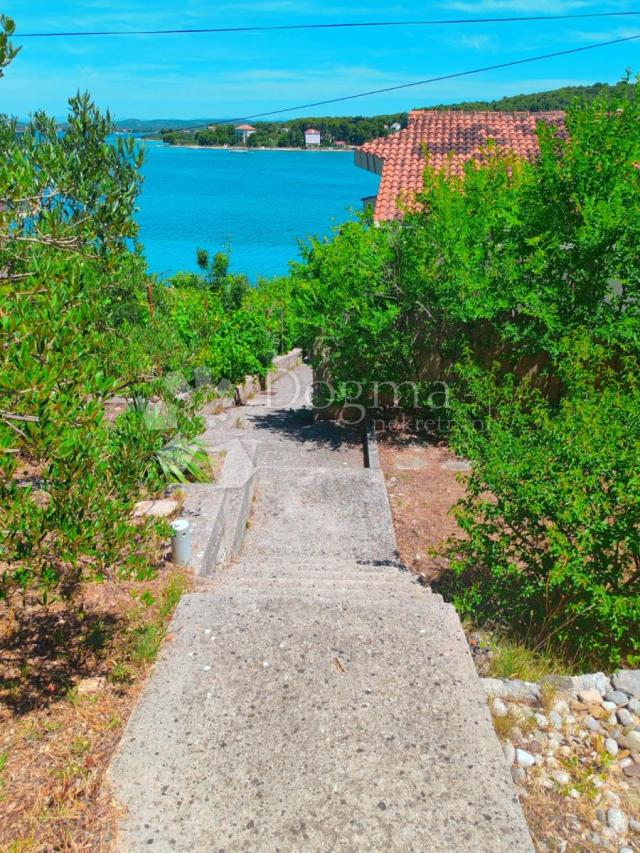 ZLARIN, jedinstvena vila i građevinska parcela nadomak mora sa spektakularnim pogledom