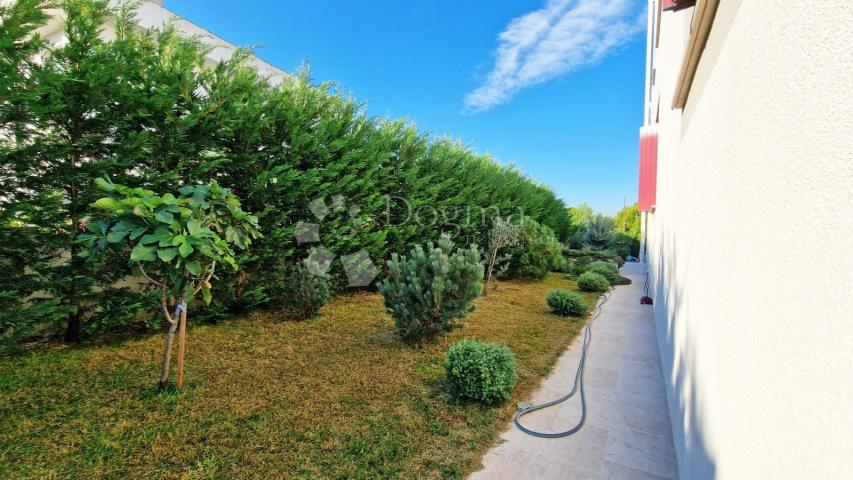 SCHÖNE WOHNUNG MIT GARTEN-, MEER- UND GRÜNBLICK, RUHIGE LAGE!