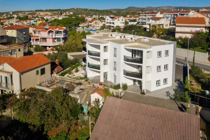 BRODARICA- PENTHOUSE 120M OD MORA AS4