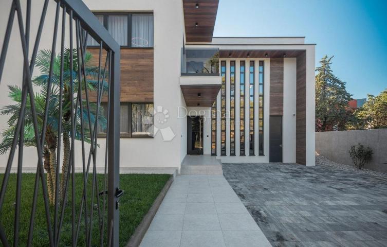 House Zambratija, Umag, 370m2