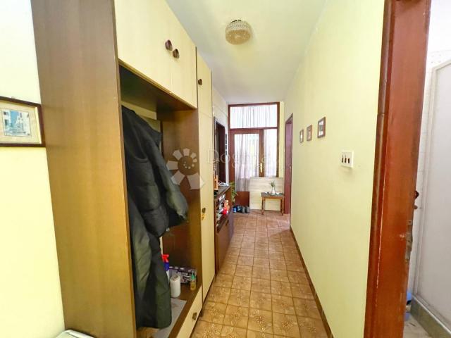 Medulin, Apartmanska kuća u blizini mora