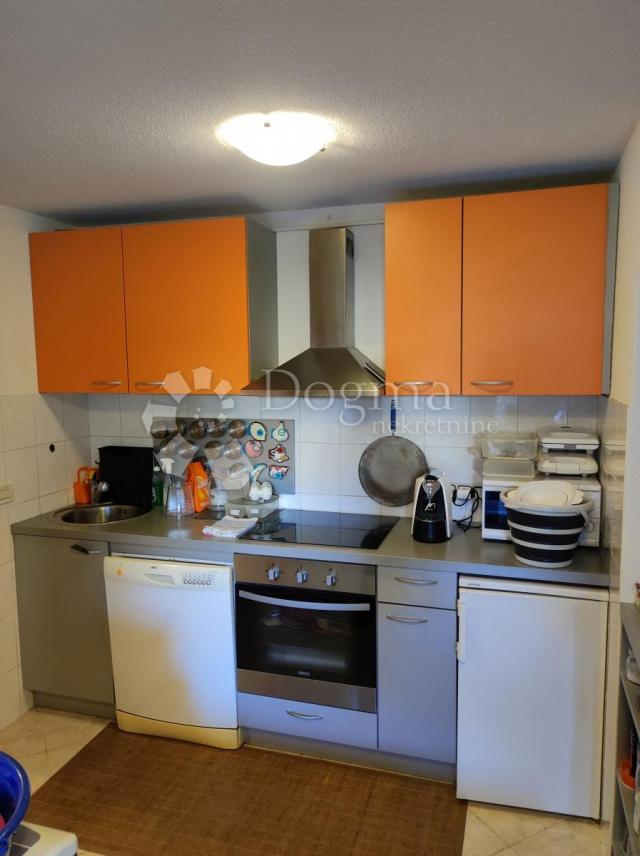 APARTMAN SA VRTOM I KONOBOM