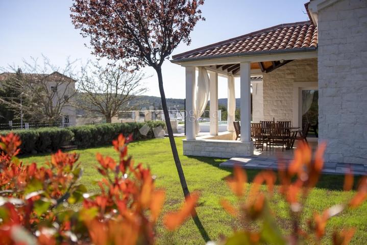 DUBRAVA, ŠIBENIK - SCHÖNE VILLA MIT POOL, 282 m2