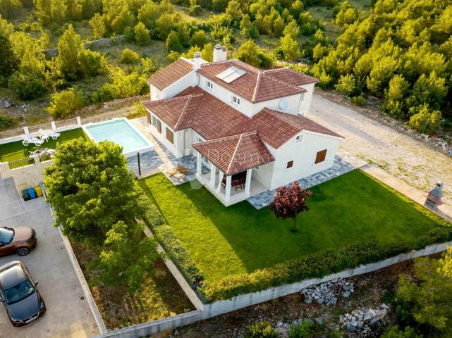 DUBRAVA, ŠIBENIK - SCHÖNE VILLA MIT POOL, 282 m2