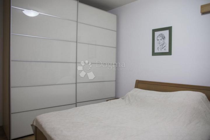 Flat Grad, Split, 75m2