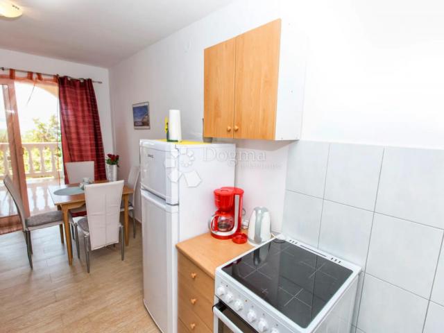 Apartman prvi red do mora s privatnom plazom, Karlobag